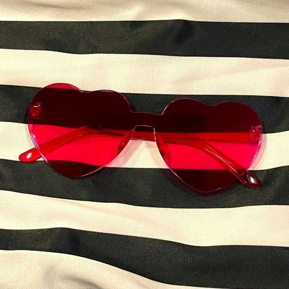 Accessories - Red and pink heart glasses ❣️10 for 25